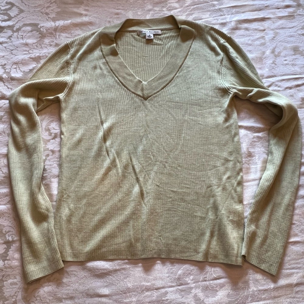 Banana Republic Women’s Light lime green V-neck sweater